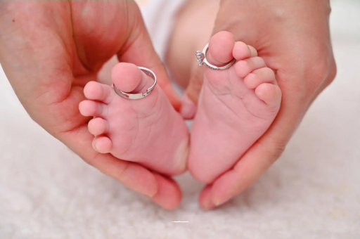 中山宝宝发烧手心比额头烫